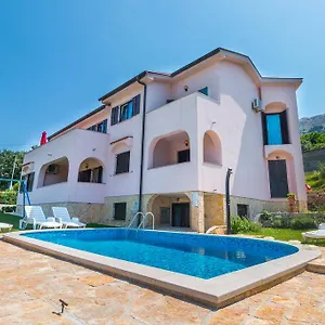 apartments-radica.primorje-gorskikotar.com/