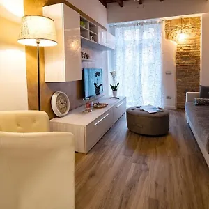 carrara-deluxe-home.italymilanhotels.net/